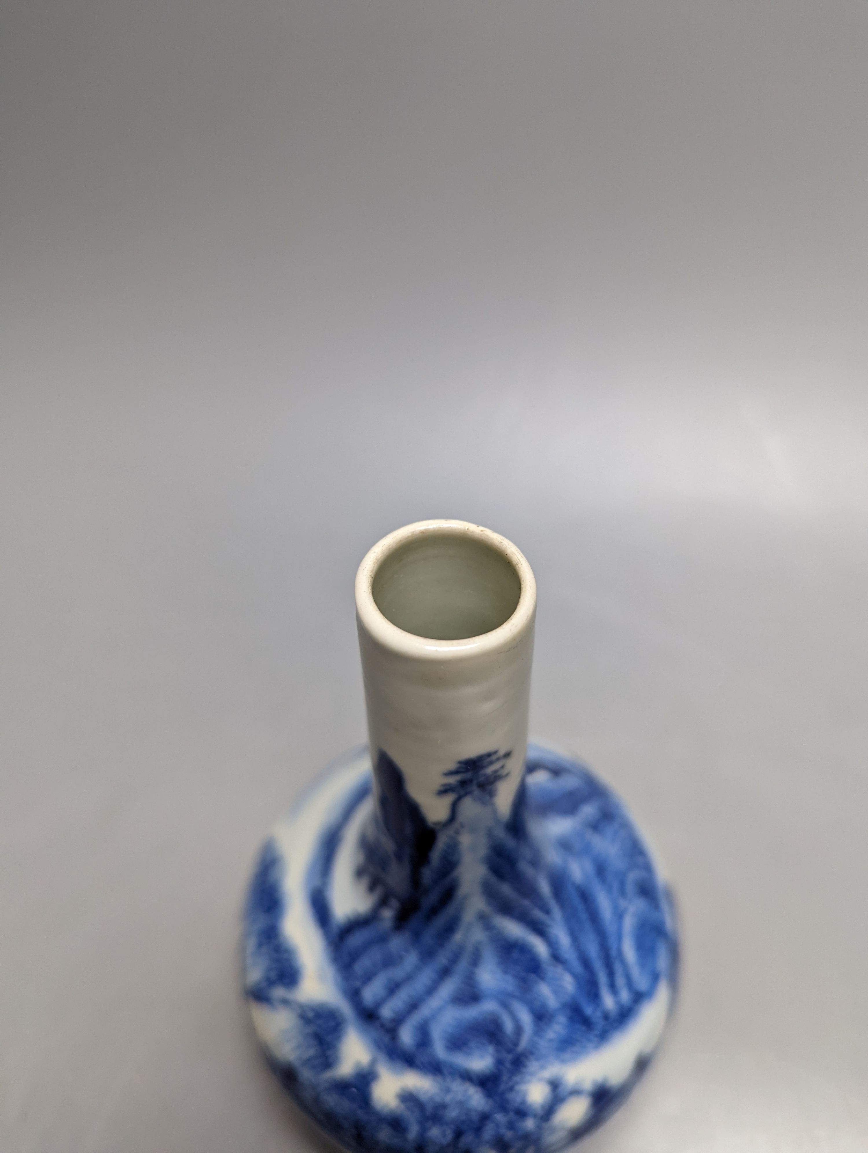 Chinese blue and white bottle vase 16cm